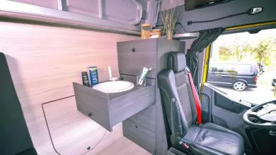 Renault Living Driver Single Cab cu lavoar, dulap cu sertare, canapea și masă 1 Renault Living Driver Single Cab cu lavoar, dulap cu sertare, canapea și masă