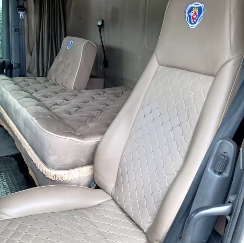 O nouă modă: cabina cu pat dublu în locul scaunului pasagerului