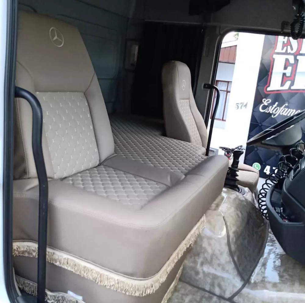 O nouă modă: cabina cu pat dublu în locul scaunului pasagerului