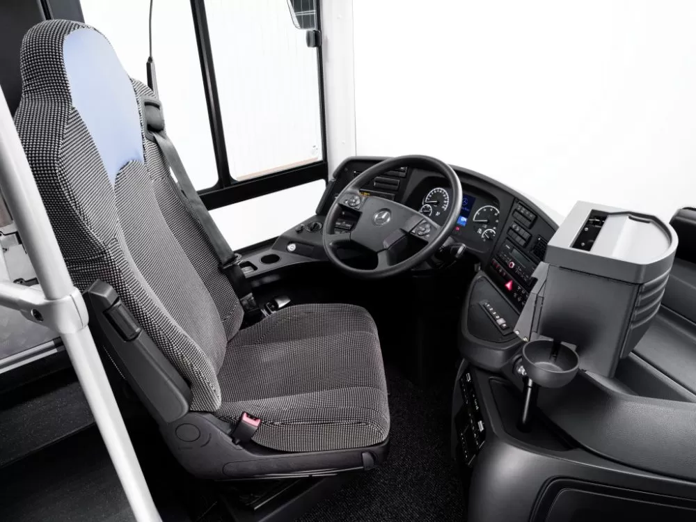Noul autobuz interurban Mercedes Intouro, prezentat în România 3 Mercedes Benz Intouro 4 e1623083417944