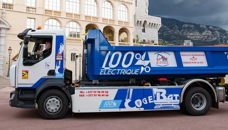 Suprastructură nouă pentru camioanele electrice Renault: lift hidraulic cu cârlig 1 Suprastructură nouă pentru camioanele electrice Renault: lift hidraulic cu cârlig