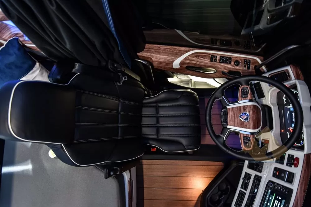 Camion Scania cu interior de yacht de lux 3 Scania cabina yacht tuning 1 e1622967964949