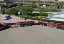 Combinație pentru transportul a două containere maritime, în Spania