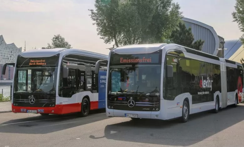 Livrare dublă de autobuze electrice articulate Mercedes eCitaro G în Hamburg
