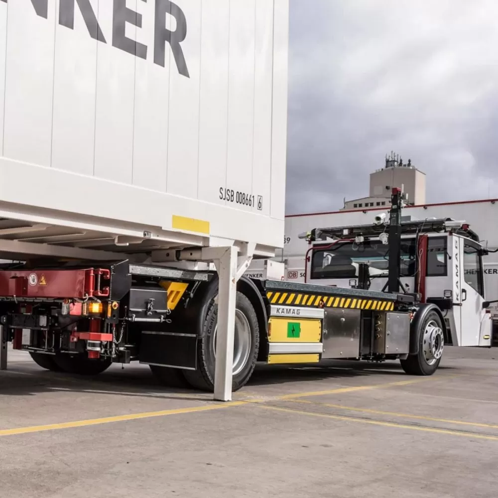 DB Schenker a testat cu succes condusul fără șofer și condusul de la distanță