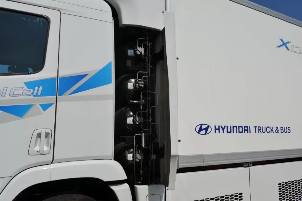 Hyundai XCIENT Fuel Cell alimentat cu hidrogen a fost prezentat Olanda 4 Primul Hyundai Xcient Fuel Cell alimentat cu hidrogen din Olanda