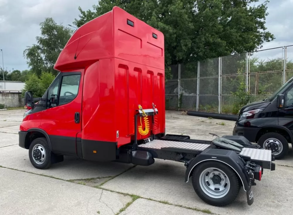 Cap tractor Iveco Daily pentru transport internațional