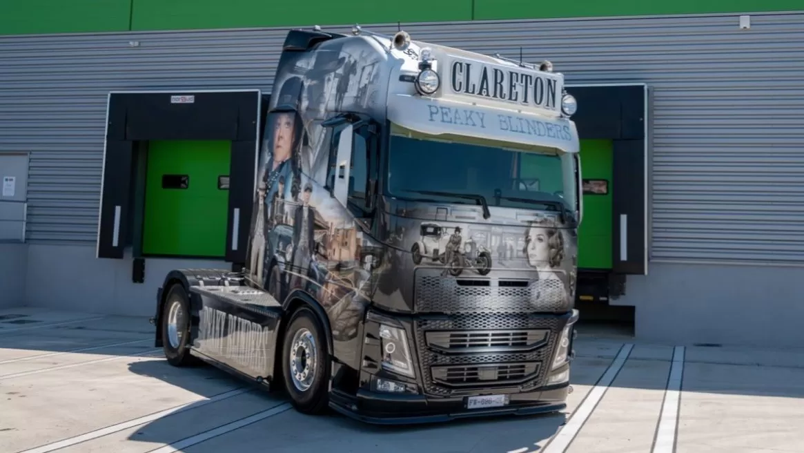 Volvo FH XXL Peaky Blinders pentru Transports Clareton (FOTO) 5 Volvo FH XXL Peaky Blinders pentru Transports Clareton (FOTO)