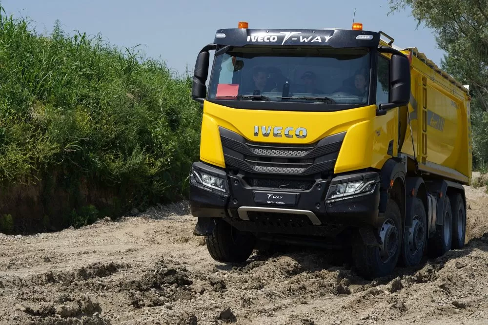 IVECO T-WAY, demonstrații de off-road extrem pentru clienții din România