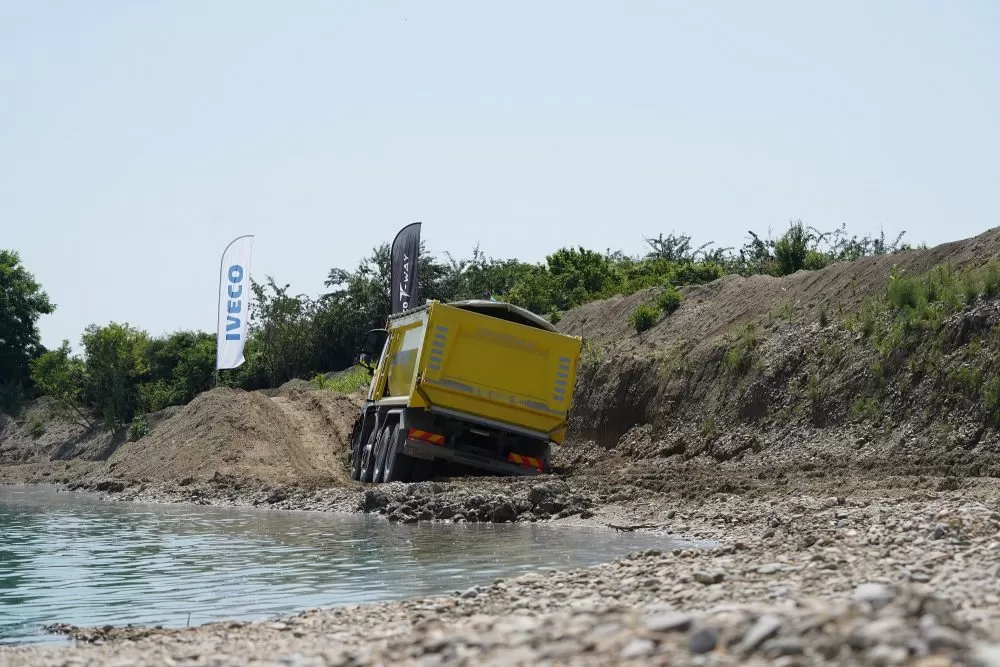 IVECO T-WAY, demonstrații de off-road extrem pentru clienții din România