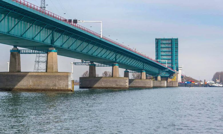 Din 26 iulie, pe podul Haringvliet (A29) din Olanda se va circula cu viteza de 50 km/h