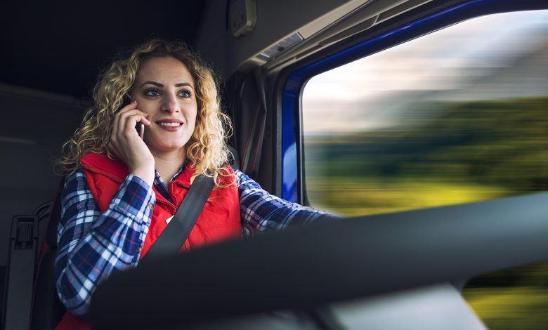 Unul din 7 șoferi de camion utilizează telefonul mobil la volan, în Franța