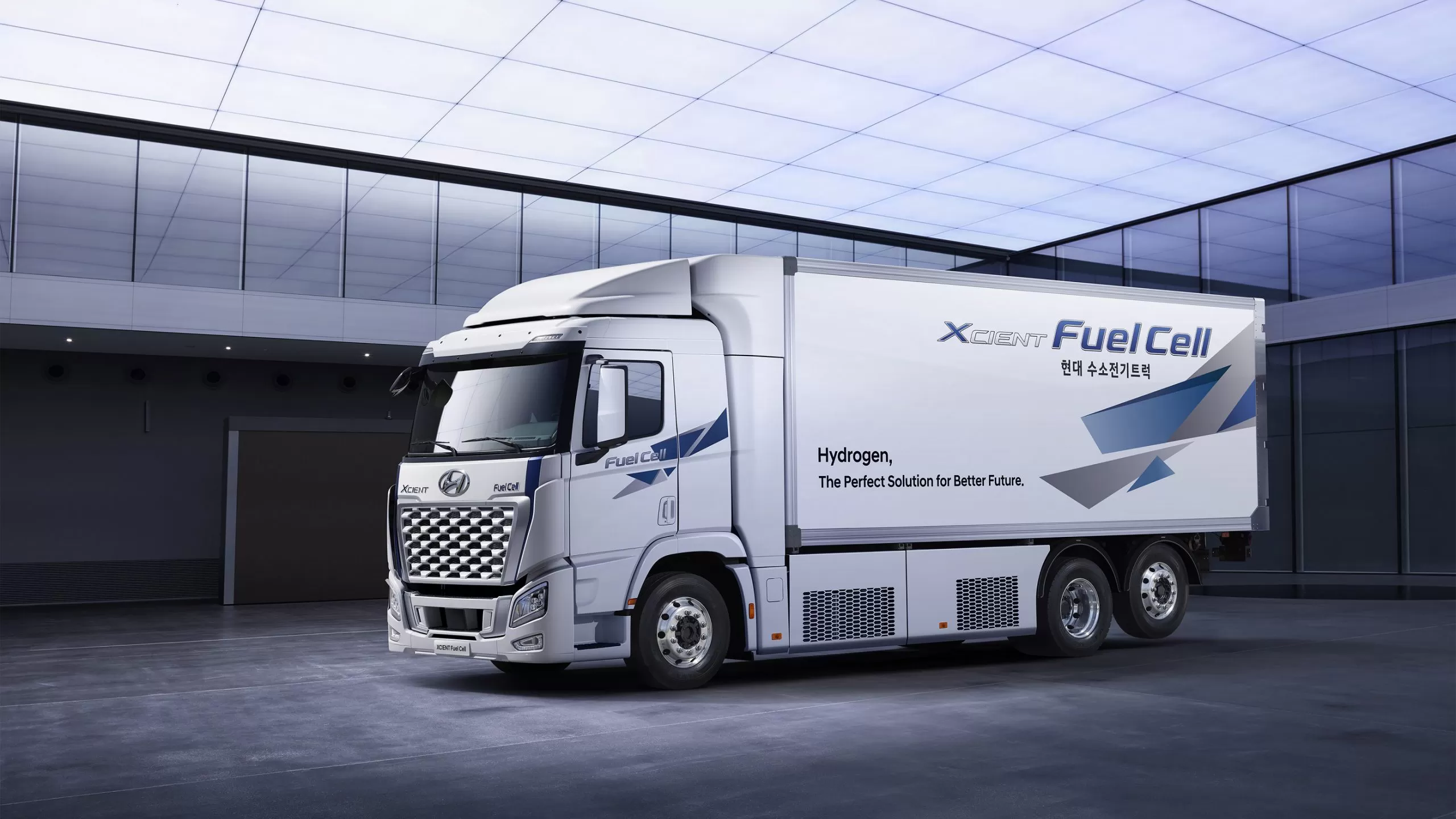 Hyundai începe producția de serie a camionului cu hidrogen XCIENT Fuel Cell 3 hyundai XCIENT Fuel Cell camion cu hidrogen infotrucker3