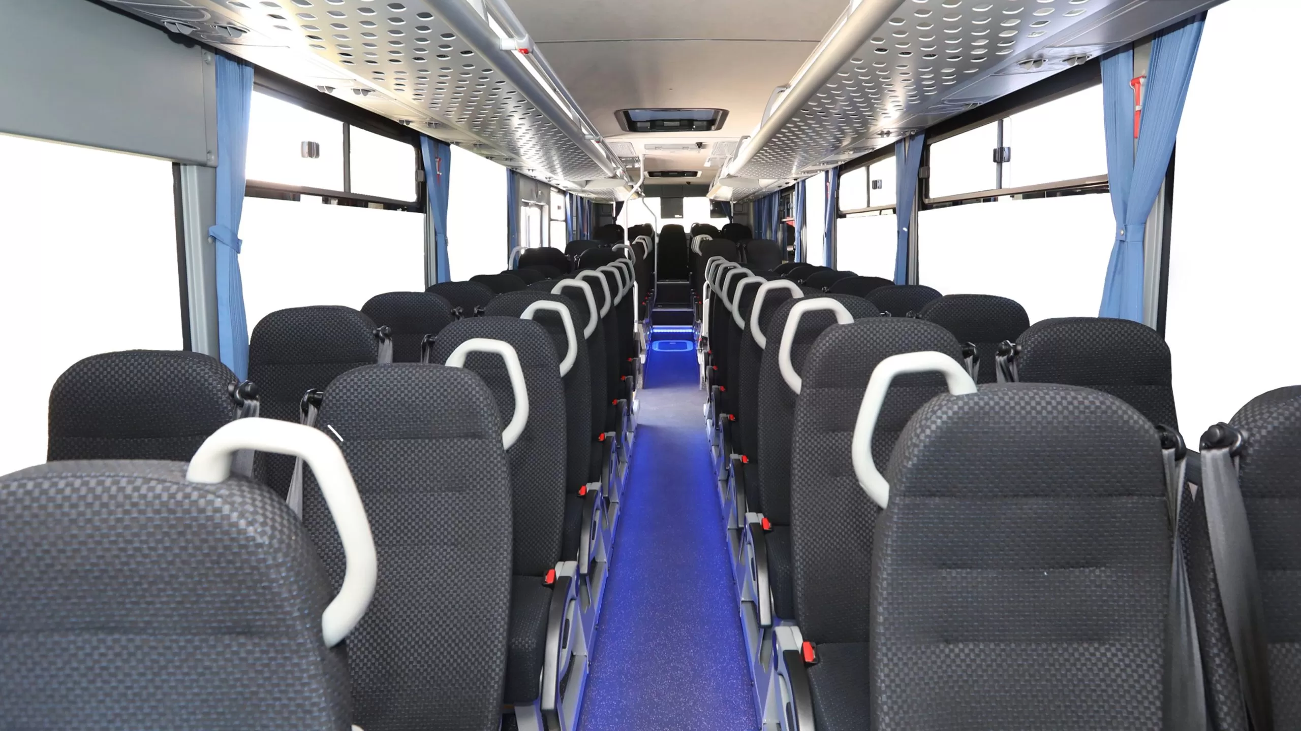 Kendo CNG, un autobuz interurban eficient și prietenos cu mediu 5 isuzu kendo cng2 scaled