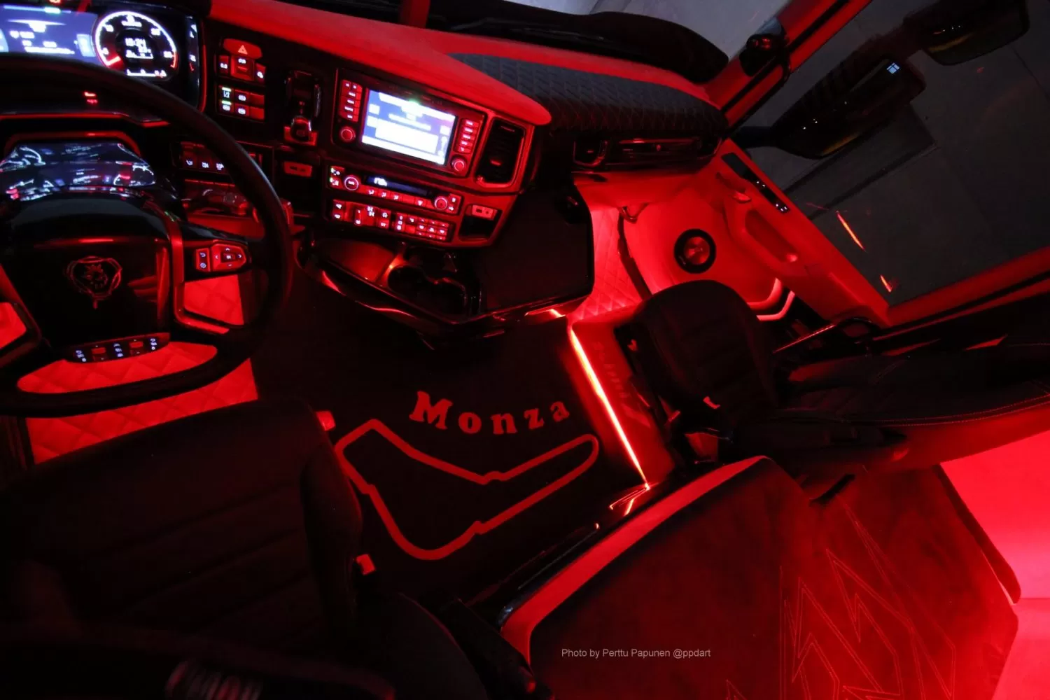 Scania S650 cu design inspirat de mașinile de Formula 1 (FOTO)