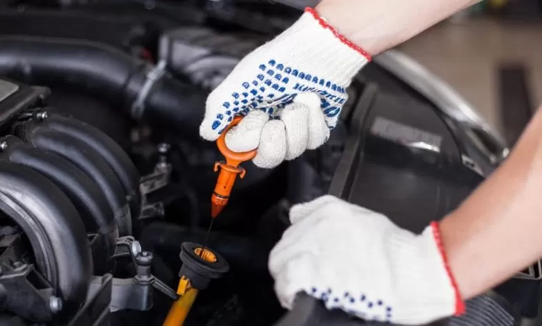 De ce se înnegrește uleiul de motor? 1 UTIL: De ce se înnegrește uleiul de motor?