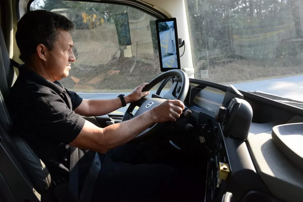 Volvo a prezentat o cabină mai lungă, echipată cu camere video 3 Volvo a prezentat o cabină mai lungă, echipată cu camere video
