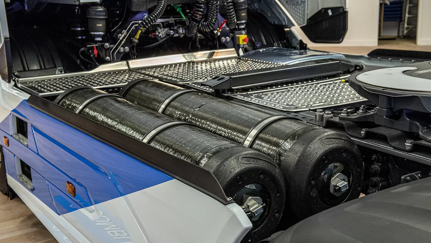3. New Generation DAF XF prototype featuring hydrogen technology fuel cilinder