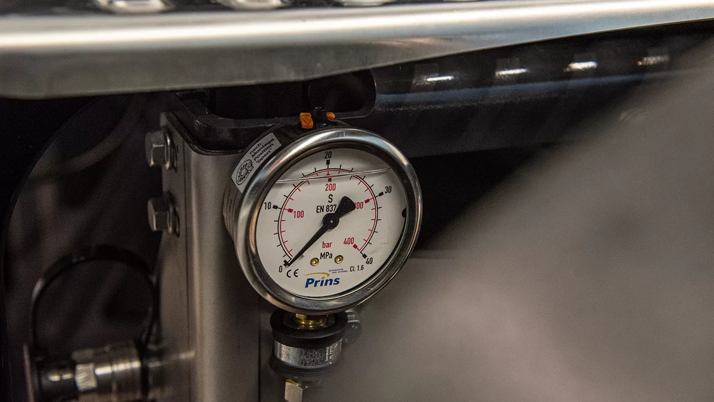 4. New Generation DAF XF prototype featuring hydrogen technology gauge