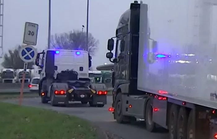 Poliția din Belgia folosește un camion pentru controale (VIDEO) 3 Poliția din Belgia folosește un camion pentru controale (VIDEO)