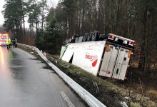 Camion răsturnat din cauza neadaptării vitezei de deplasare, în Germania