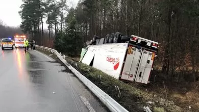Camion răsturnat din cauza neadaptării vitezei de deplasare, în Germania