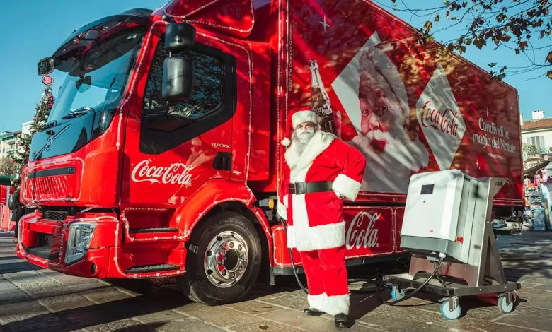 Coca-Cola aduce bucuria Crăciunului în toată Italia cu un camion electric