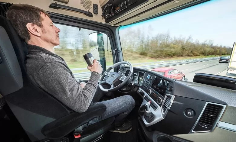 Camioane autonome: răspunderea pentru accidente ar trebui să revină producătorilor