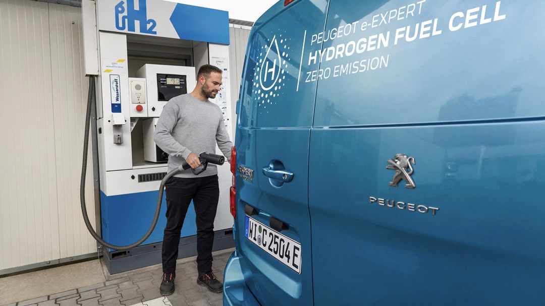 Noul Peugeot e-Expert cu hidrogen este produs în serie