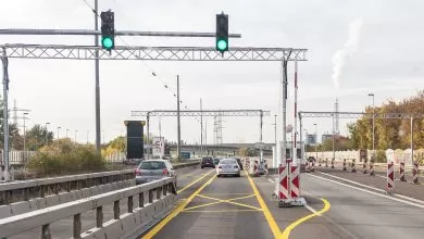 Mii de șoferi de camion amendați pentru că au ignorat restricția de pe podul peste Rin (A1)