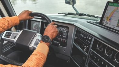 Garmin Instinct 2 - dēzl Edition, un ceas inteligent pentru șoferii de camion