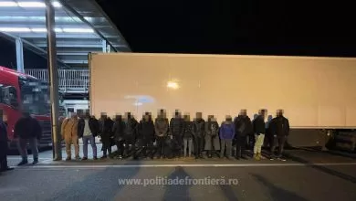Șofer român prins cu 15 migranţi ilegali în camion la PTF Nădlac II