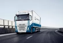 Distribuție de farmaceutice cu două camioane electrice Volvo FH 10 Distribuție de medicamente cu două camioane electrice Volvo FH