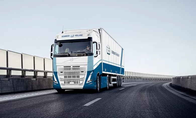 Distribuție de farmaceutice cu două camioane electrice Volvo FH 1 Distribuție de medicamente cu două camioane electrice Volvo FH