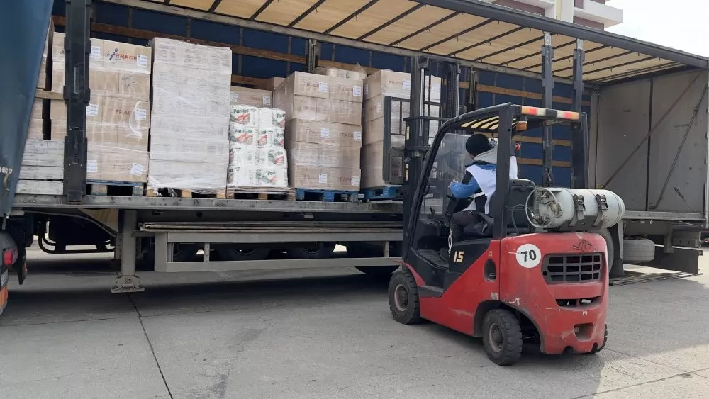 Convoiul umanitar de 20 de camioane a ajuns la Suceava 5 Convoiul umanitar de 20 de camioane a ajuns la Suceava