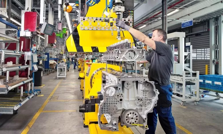 Daimler Truck reduce temporar programul de lucru în două fabrici