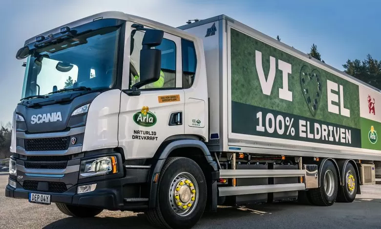Arla a adăugat în flotă un camion electric cu baterii Scania, pentru livrări în Stockholm