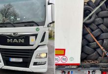 Camion încărcat cu 10 tone de anvelope uzate oprit la Borș