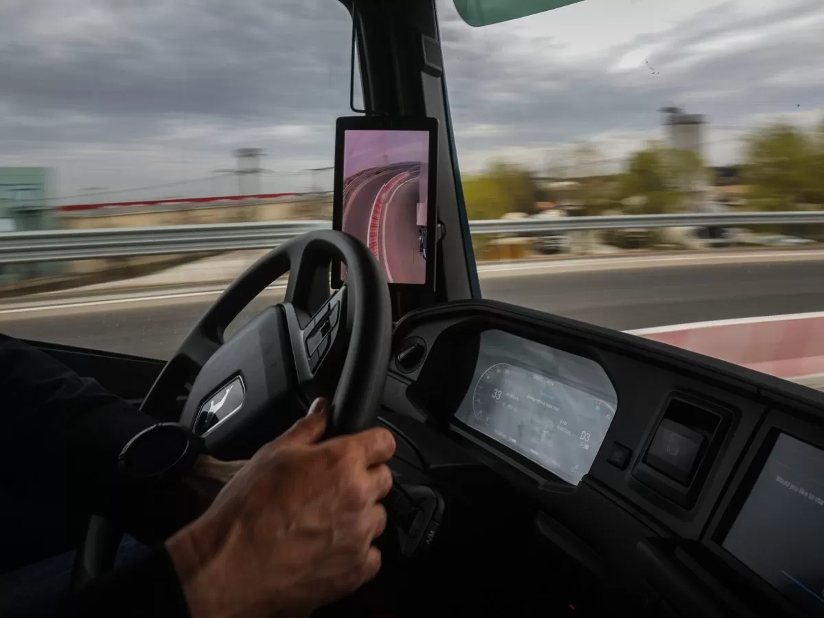 Prim contact MAN TGX OptiView: Cu ochii în patru