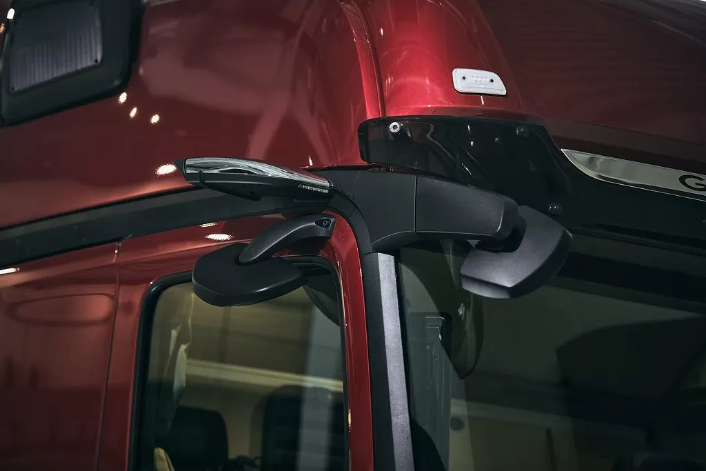 A doua generație Mercedes-Benz MirrorCam are brațe mai scurte cu 10 cm