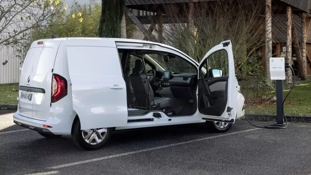 Renault prezintă modelul electric Kangoo Van E-TECH