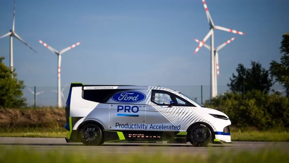 Ford Pro Electric SuperVan, concept de 2.000 de cai putere 3 Ford Pro Electric SuperVan, concept de 2.000 de cai putere