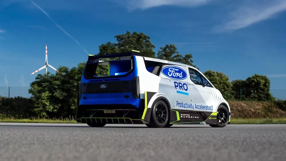 Ford Pro Electric SuperVan, concept de 2.000 de cai putere 4 Ford Pro Electric SuperVan, concept de 2.000 de cai putere