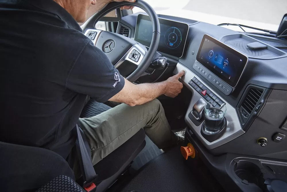 Test Mercedes-Benz eActros 300: Întâlnire cu viitorul 5 Test Mercedes-Benz eActros 300: Întâlnire cu viitorul