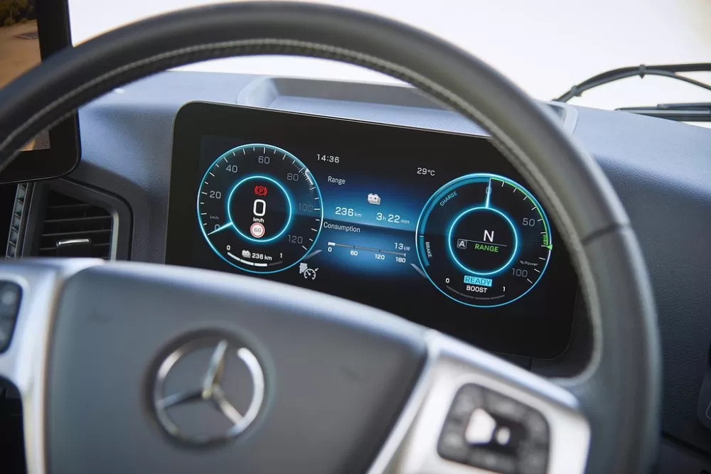 Test Mercedes-Benz eActros 300: Întâlnire cu viitorul 4 Test Mercedes-Benz eActros 300: Întâlnire cu viitorul