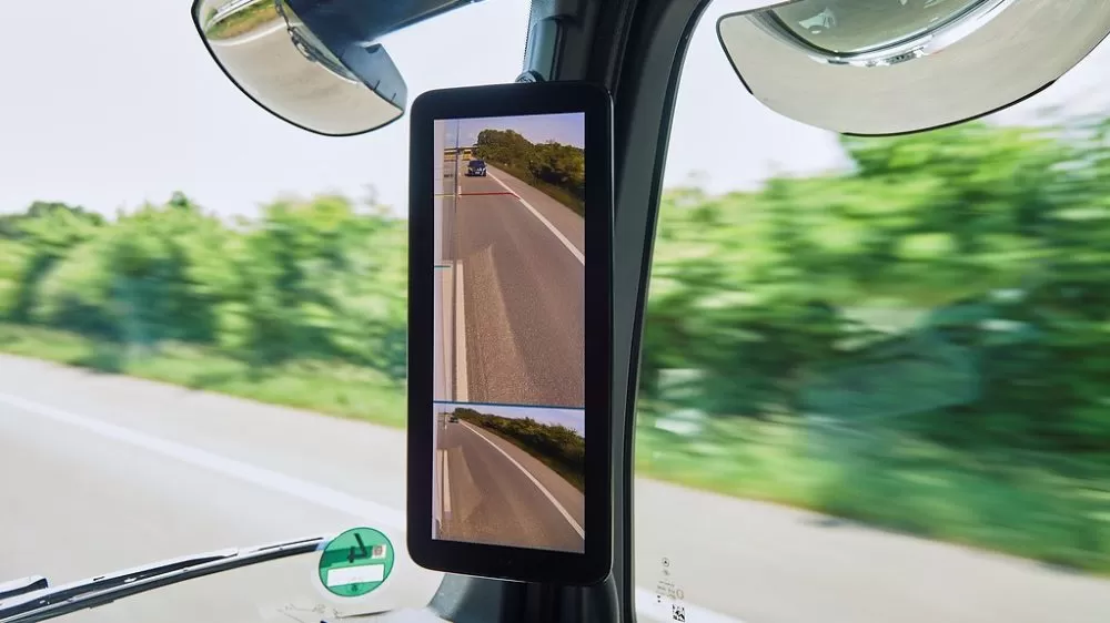 Mercedes-Benz MirrorCam 2