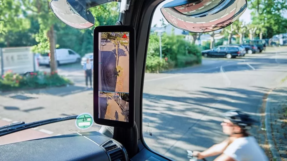Mercedes-Benz MirrorCam 2