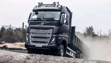 Volvo Trucks introduce noi funcții de siguranță pentru aplicațiile solicitante
