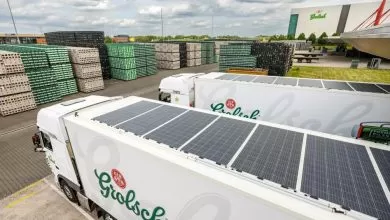 Grolsch transportă berea cu două camioane echipate cu panouri solare