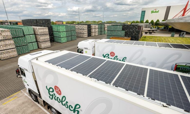 Grolsch transportă berea cu două camioane echipate cu panouri solare